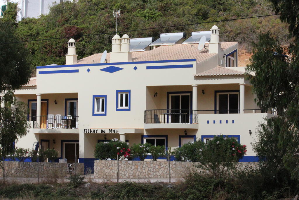 https://filhas-do-mar-apartments-salema.hotelmix.co.uk/data/Photos/OriginalPhoto/2494/249432/249432681/Filhas-Do-Mar-Apartments-Salema-Exterior.JPEG